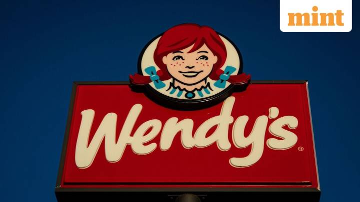 Wendy’s to shut hundreds more outlets in US after closing 140 last year
