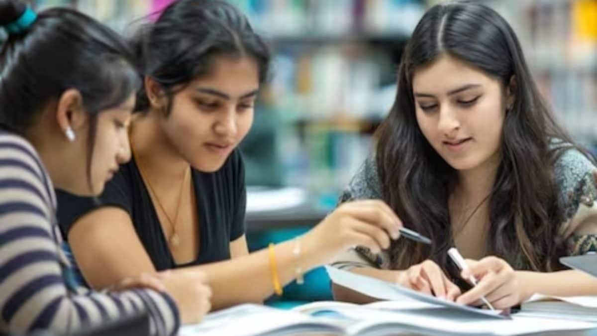 AI Can’t Replace Human Touch: Why Soft Skills Are Now Critical In BFSI Jobs