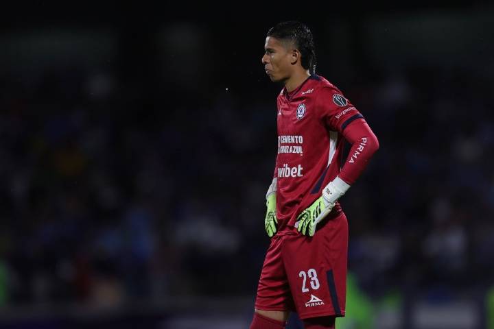 Kevin Mier, con fractura; Cruz Azul ingresará protesta por arbitraje