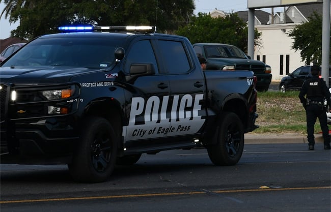 Capturan a dos sujetos de Brownsville robando en Eagle Pass