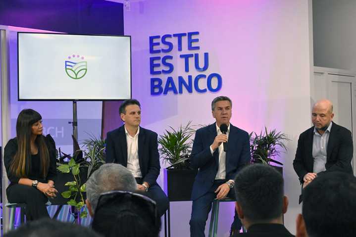 Zdero acompañó la inauguración de la nueva sucursal del NBCH en Fontana