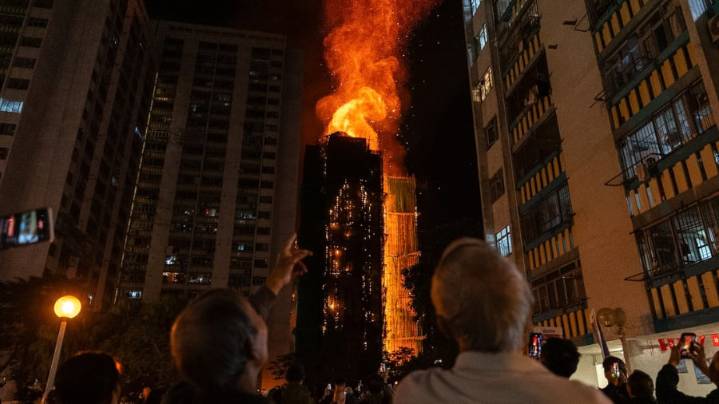 Hong Kong: Incendio en complejo residencial deja 36 muertos y 279 desaparecidos