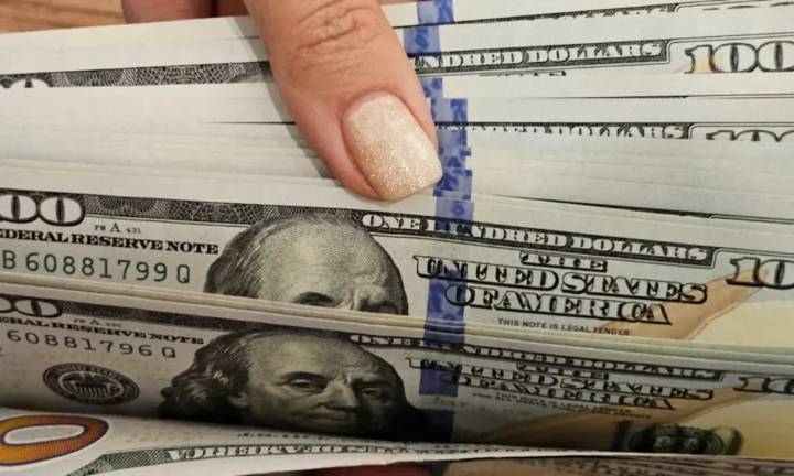 Precio del dólar del 1 de diciembre por encima de 247 Bs