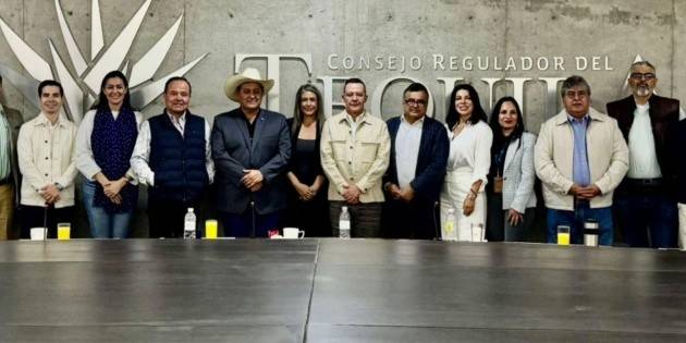 Agroindustria tequilera y legisladores dialogan para fortalecer la competitividad del tequila