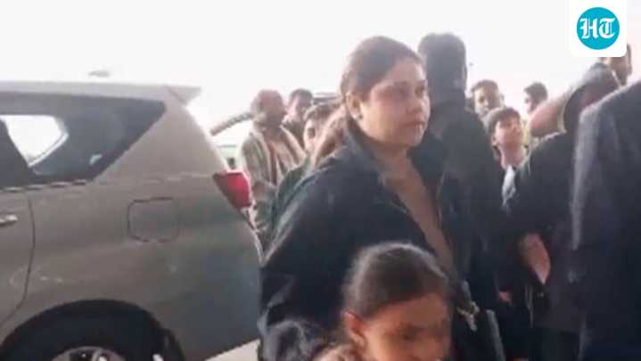 Amid Rohini-Tejashwi feud, Lalu Yadav's 4 daughters seen leaving Patna