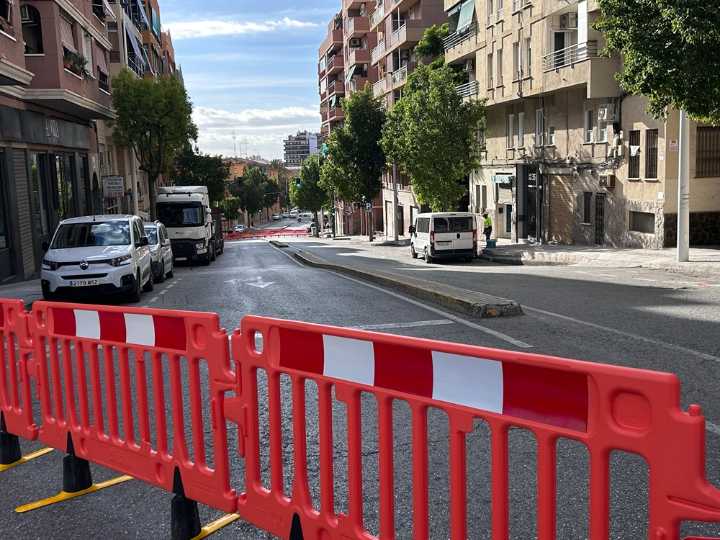 Comienzan las obras de reurbanización y mejora de la calle Clara Campoamor en Elche