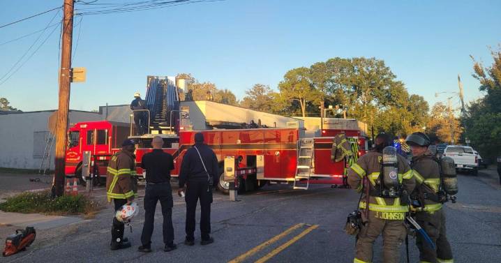 No injuries as fire damages Baton Rouge building