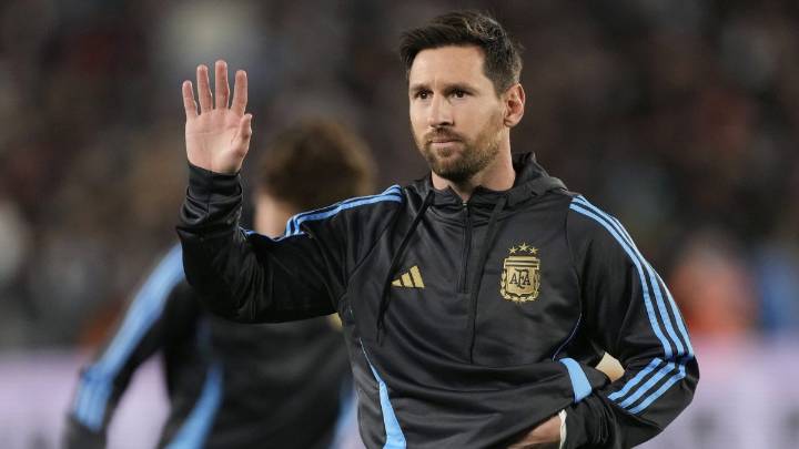 Messi publica conmovedor mensaje tras la muerte del hombre que lo convenció de jugar por Argentina