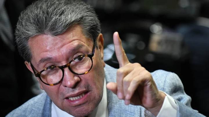 Monreal lamenta que debate entre diputados se reduzca a 'mentadas de madre'