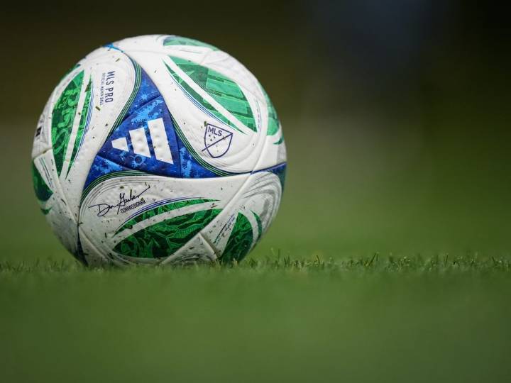 Too costly to cheer? Canadians balk at rising World Cup price tag