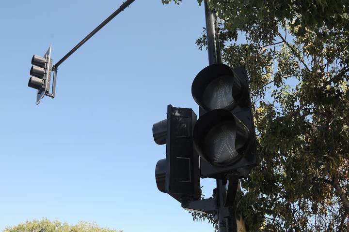 Corte de luz en región de Valparaíso por incendio deja a miles de clientes sin suministro eléctrico