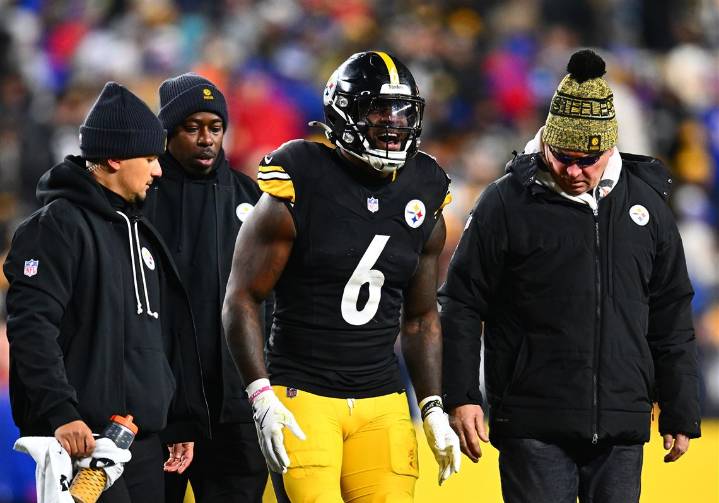 Steelers lose Patrick Queen to hip injury; Aaron Rodgers banged up after strip
