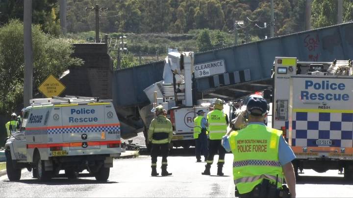 Sydney Trains worker dies after being trapped in cherry picker after crash into railway bridge in NSW central west