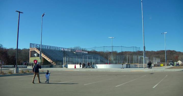 United Heroes League's outdoor rink gets upgrade ahead of Hockey Day Minnesota