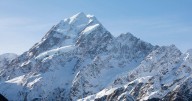 U.S. mountain climber among 2 killed in a fall on New Zealand's highest peak, 2 others rescued