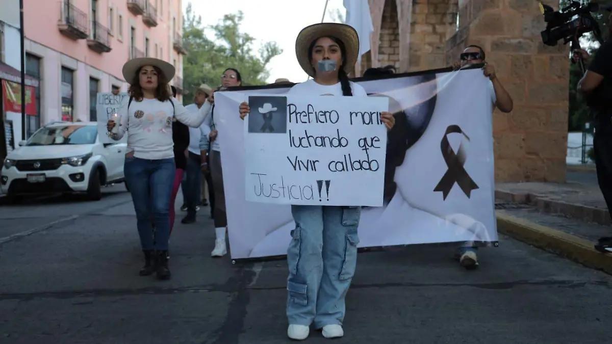 Con poca asistencia, ciudadanos marchan en Morelia por Carlos Manzo