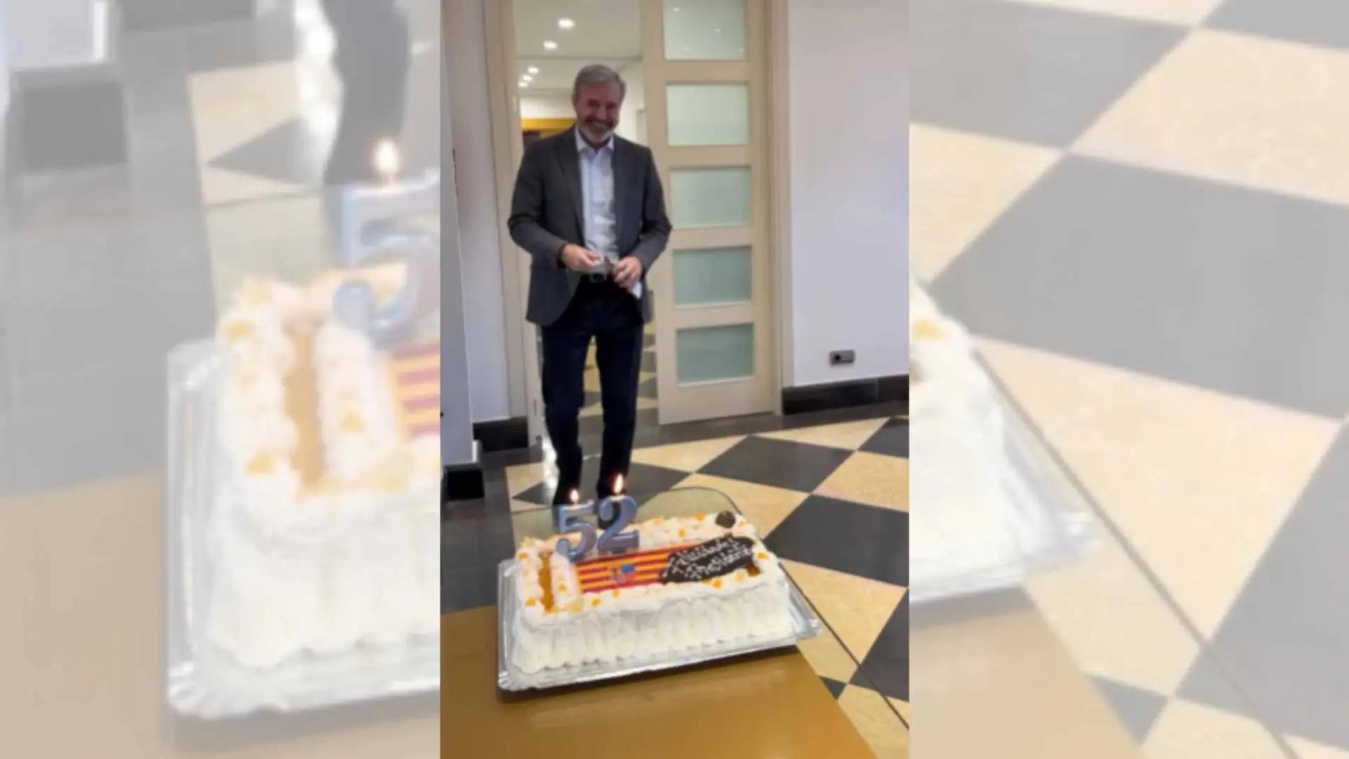 Azcón cumple 52 años: así ha sido la sorpresa que le han hecho al presidente de Aragón