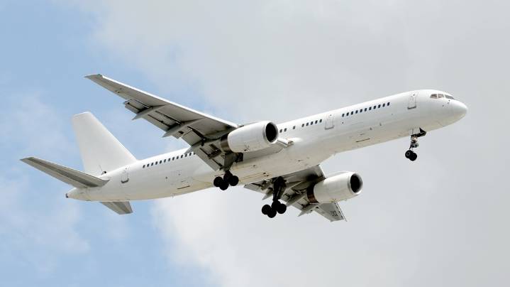 'A nightmare': Aviation expert breaks down impact of flight cuts amid government shutdown