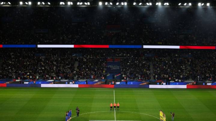 Players and fans remember victims of 2015 Paris terror attacks before France