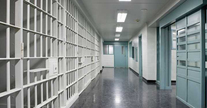 Former Shelby County correctional officer charged after bringing contraband into facility, U.S. Marshals say