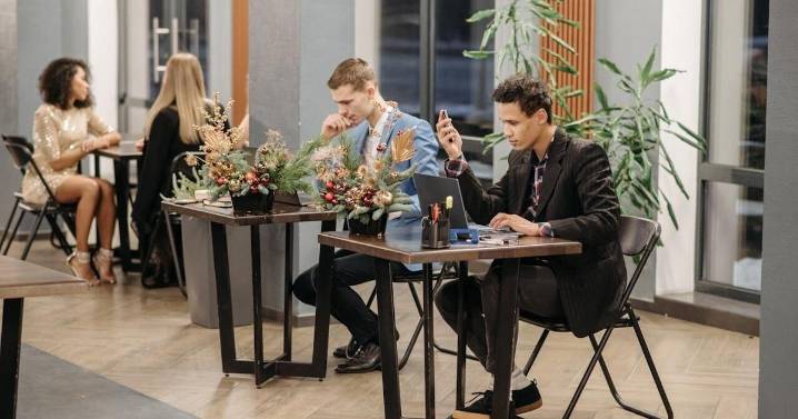 Seasonal workers counting on holiday paychecks to stay afloat