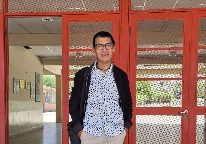 Molinos: Desplazan a un docente y la comunidad se movilizó en su defensa