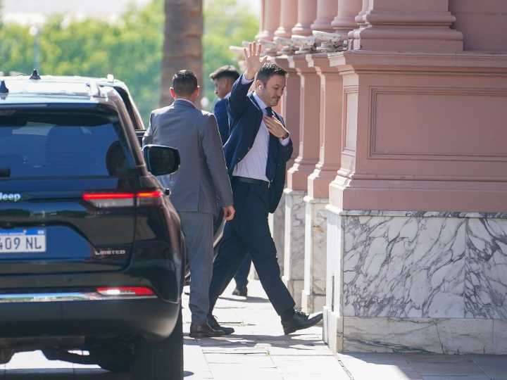 Luis Petri explicó su curioso abrazo a los saltos con Milei y dijo que el 10 de diciembre empieza "la madre de todas las batallas" en el Congreso