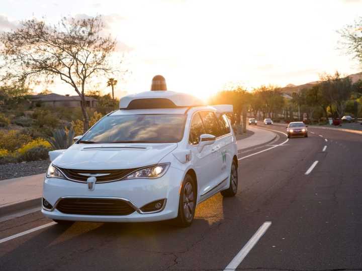 Es oficial: los robotaxis de Waymo ya comenzaron a ofrecer viajes por autopistas en Estados Unidos