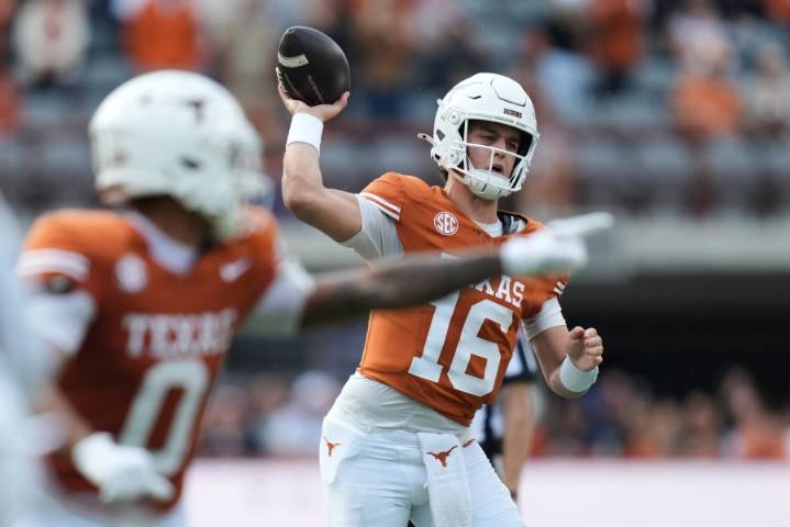 No. 20 Texas starts red-hot, has 24-10 halftime lead over No. 9 Vanderbilt