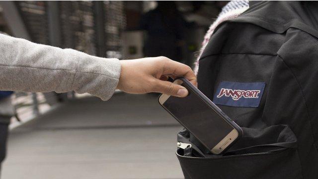 Las estaciones más “tenebrosas” de TransMilenio: dónde más roban celulares en Bogotá y en qué horarios