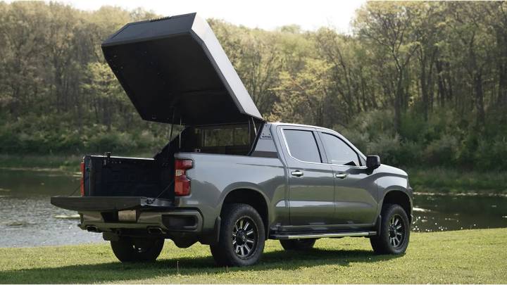 Ute canopy revealed at SEMA brings hard tonneau versatility
