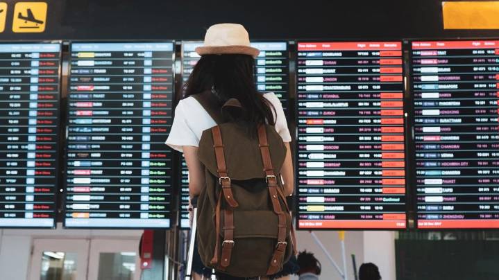 Flight delays: Here are your rights when flying over the holidays in 2025