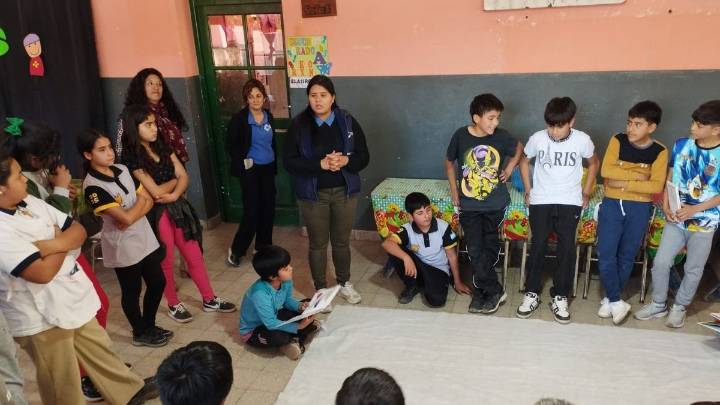 Seguridad brinda talleres de prevención de las violencias en escuelas del interior