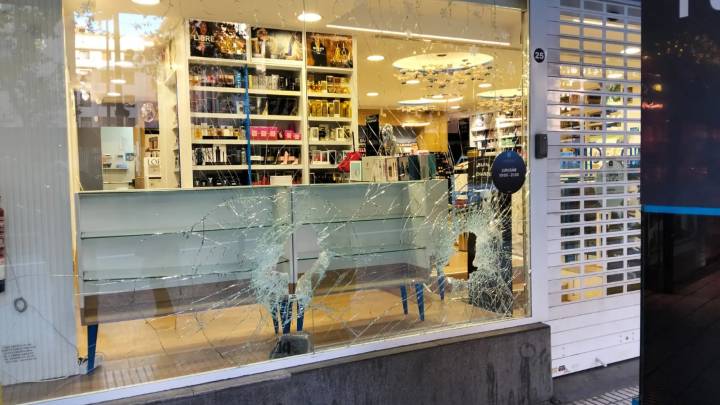 Espectacular alunizaje en una perfumería del paseo de Sagasta