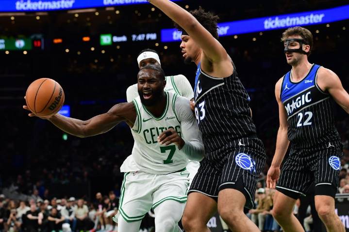 Deadspin | Jaylen Brown (35), hot-shooting Celtics top depleted Magic