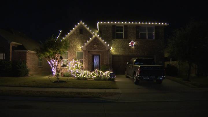 North Texas veteran surprised with holiday lights at house