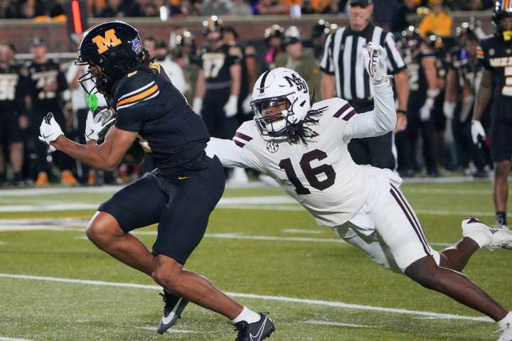 Deadspin | Ahmad Hardy (300 rushing yards), Missouri overwhelm Mississippi State