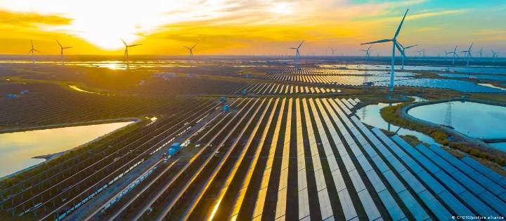 Diez años después del Acuerdo de París: avances visibles, obstáculos persistentes