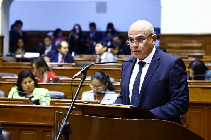 Premier Álvarez pide facultades ante la Comisión de Constitución del Congreso