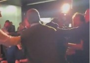 Un hombre intenta agredir a Luis Rubiales en la presentación de su libro