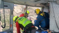 Rescatan en helicóptero a una escaladora que se quedó enganchada cuando descendía una pared rocosa en Fortuna