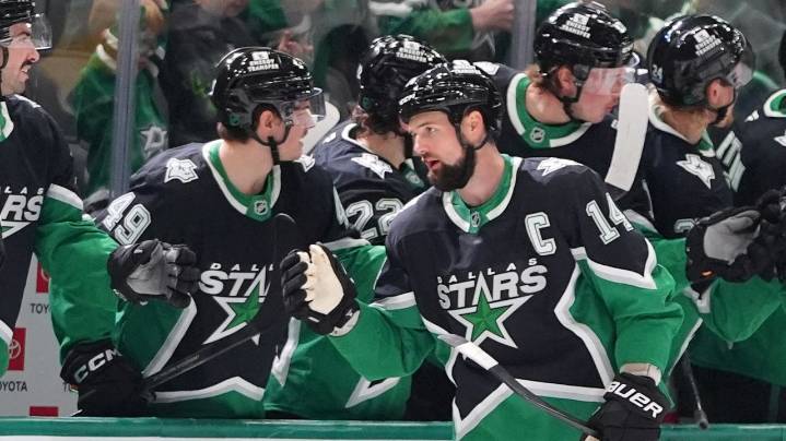Johnston's power-play goal pushes Stars past Mammoth 4