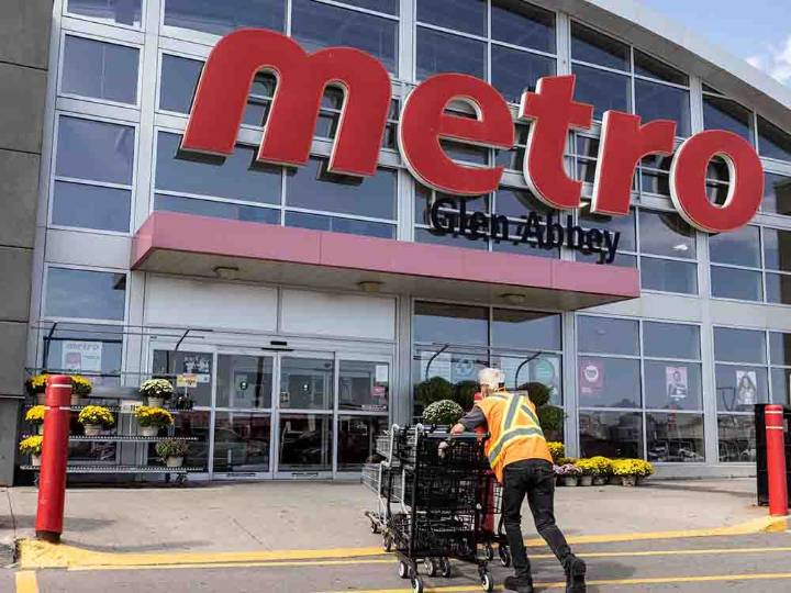 Canadians drive sales at Metro discount stores