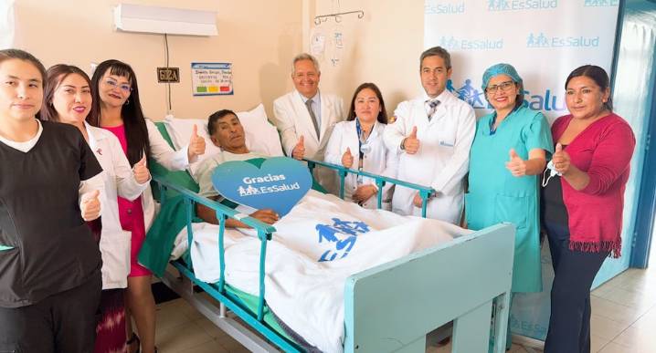 Don Jacobo volverá a manejar su bicicleta tras cirugía que le extirpó un tumor de 20 kg en Arequipa