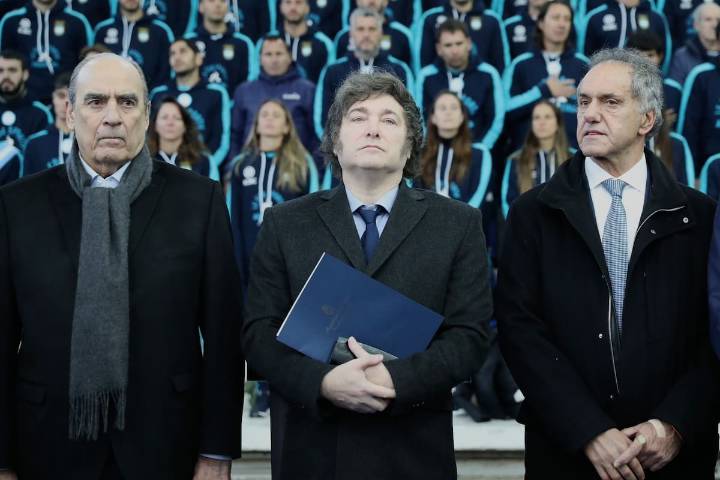 Cambios en el Gobierno. Dividen la secretaría de Scioli y le dan más poder a Santilli y Adorni