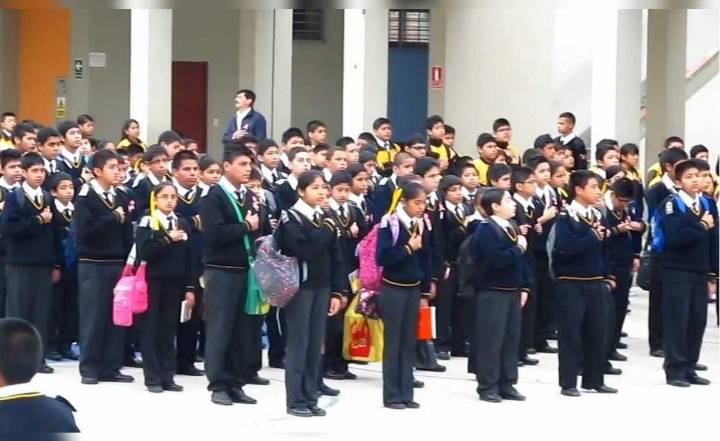 Cantar el Himno nacional será obligatorio en colegios públicos del Perú: ¿en qué día y a qué hora?