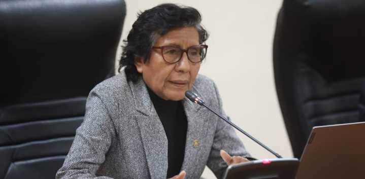 Comisión de Ética iniciará investigación contra Lucinda Vásquez por el 'Caso Cortaúñas'