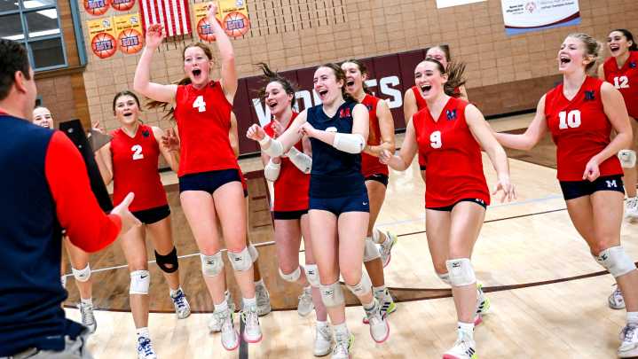 Watch Mason volleyball capture district title