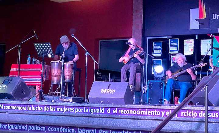 Con sonidos latinoamericanos