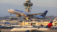 United Airlines U-Turns In Mid-Air After Seven Hours While Delta Avoids Disaster Due System Outage At JFK Airport